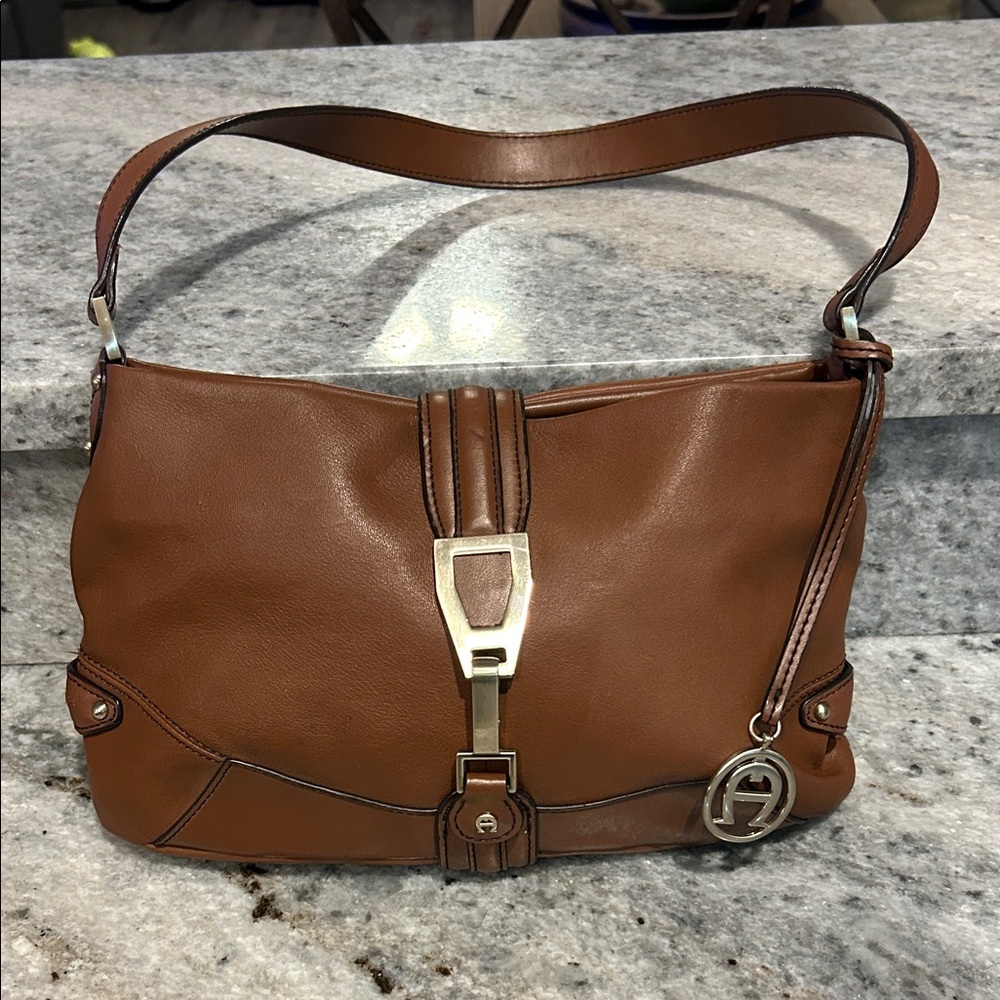 Vintage Cognac Etienne Aigner bag in perfect vintage condition.